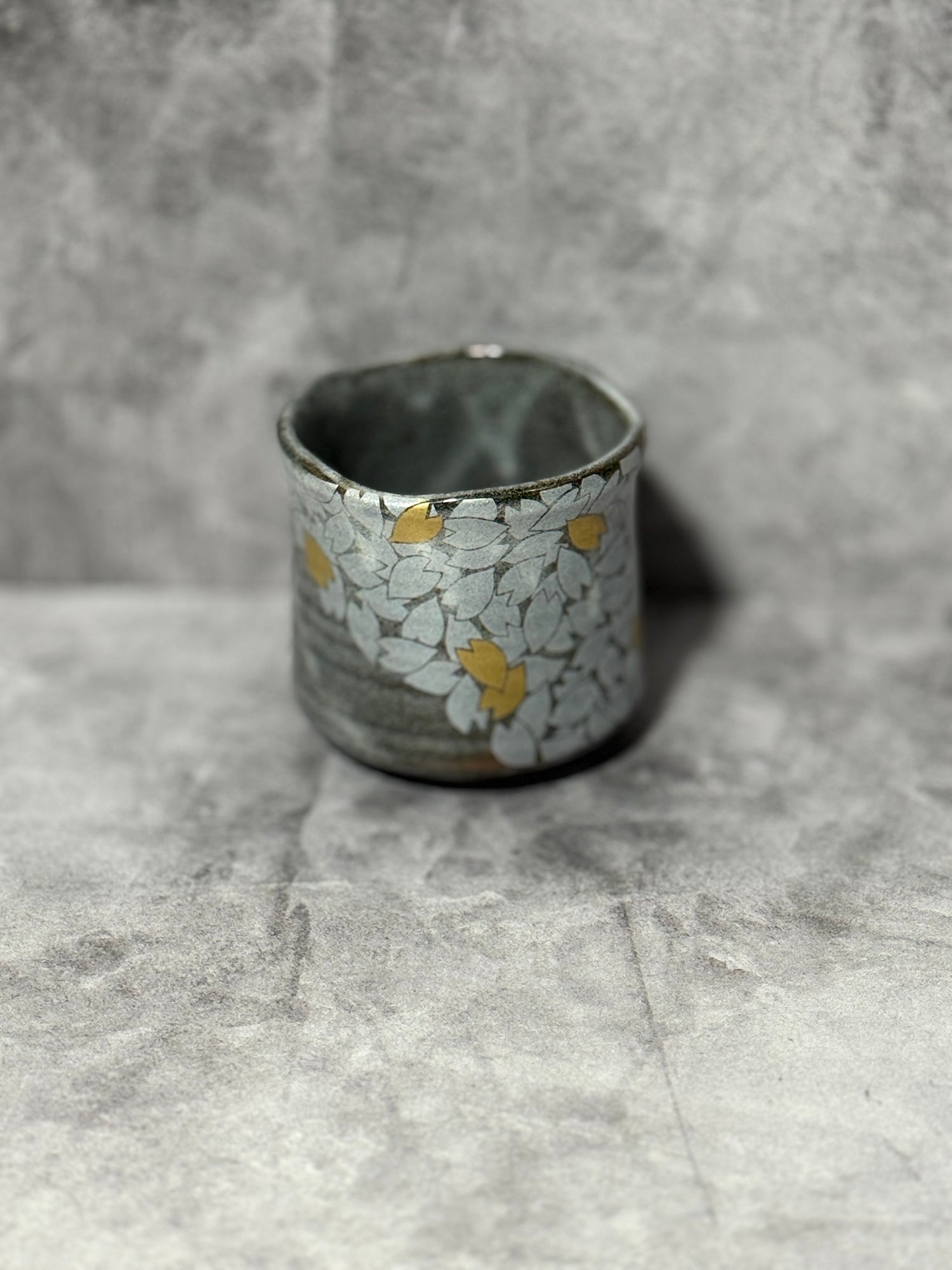 Hanabira Gray Kutani-yaki Yunomi - Japanese Teacup