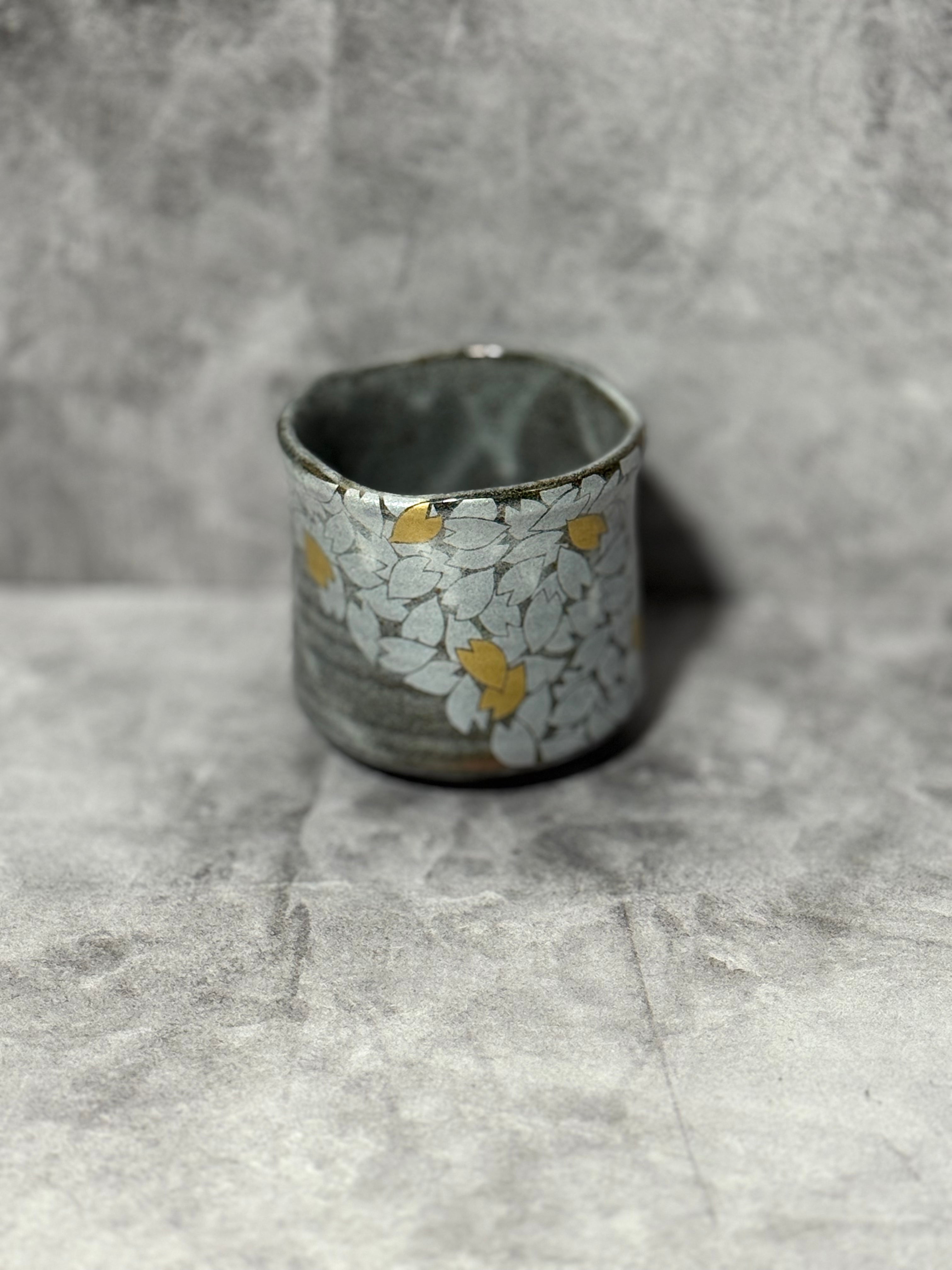 Hanabira Gray Kutani-yaki Yunomi - Japanese Teacup