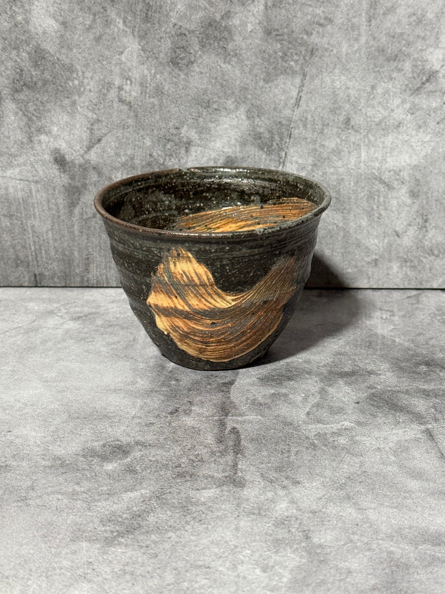 Ara Brushstroke Hake Brown Shigaraki-yaki Yunomi - Japanese Teacup