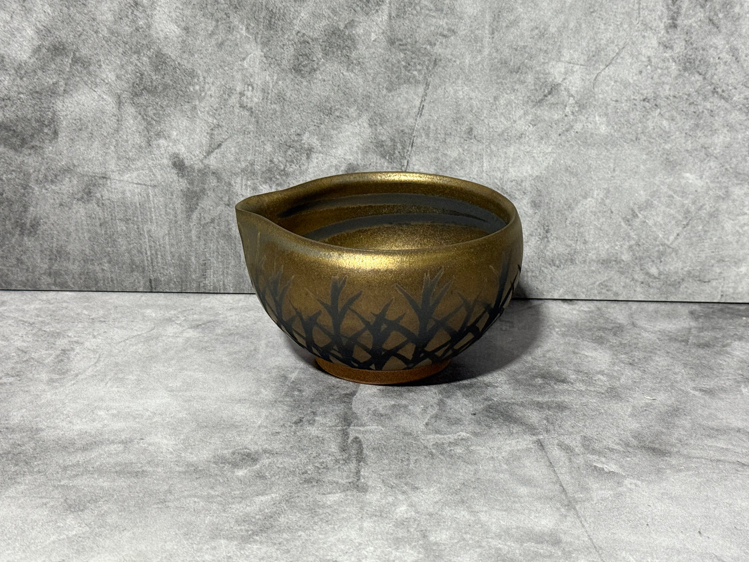 Kogane no Kusa Gold Mino-yaki Kataguchi Chawan by Masamura - Japanese Matcha Bowl