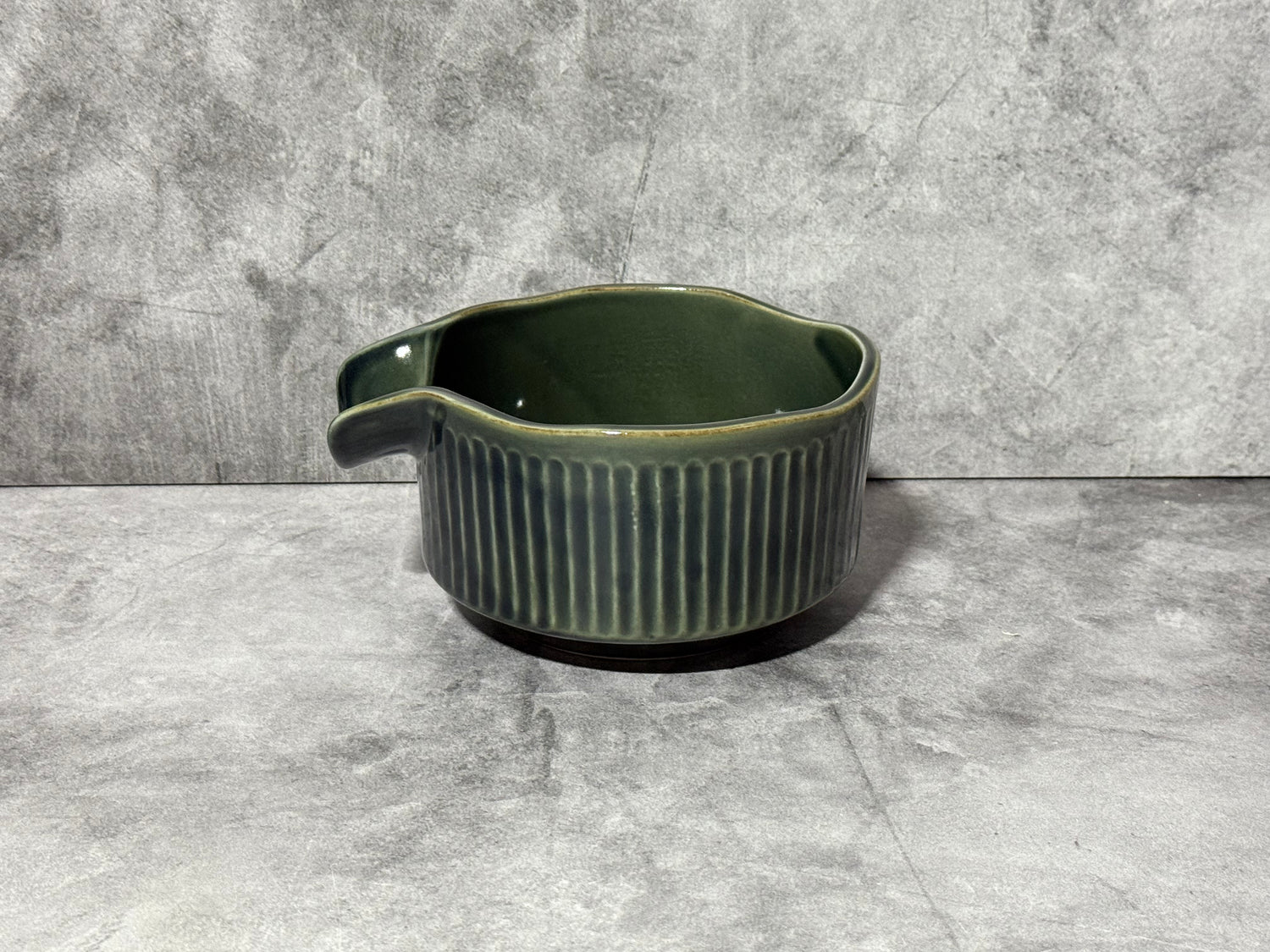 Mizuno Green Mino-yaki Kataguchi Chawan by Mizuno - Japanese Matcha Bowl