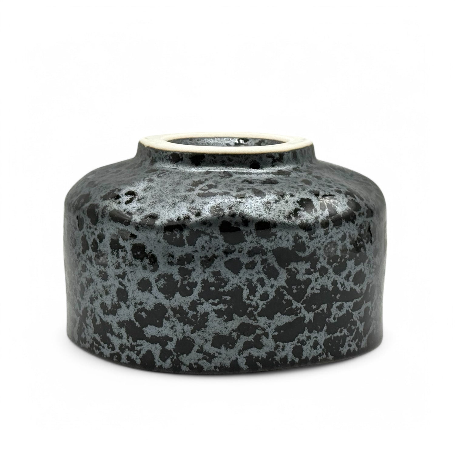 Kuroshinju Black Mino-yaki Chawan - Japanese Matcha Bowl