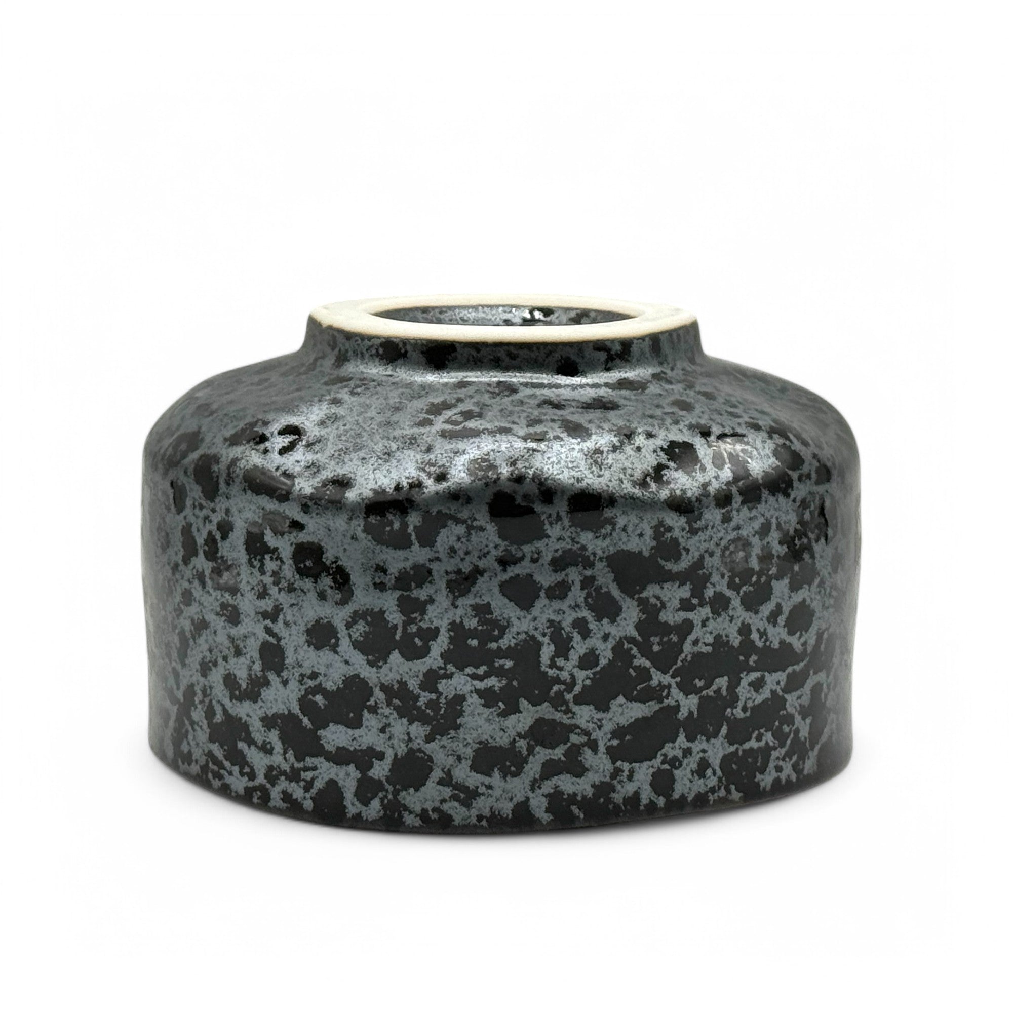 Kuroshinju Black Mino-yaki Chawan - Japanese Matcha Bowl