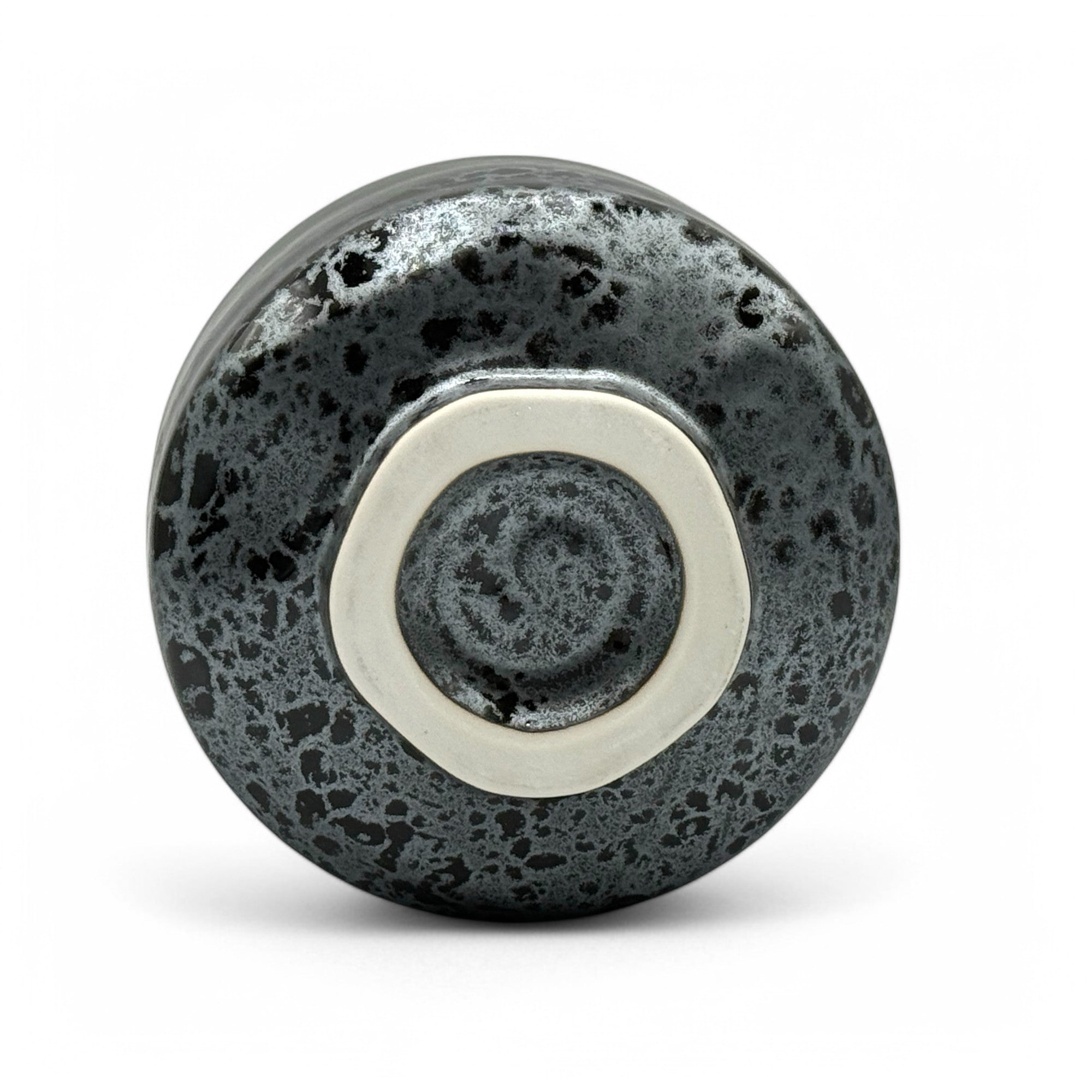 Kuroshinju Black Mino-yaki Chawan - Japanese Matcha Bowl