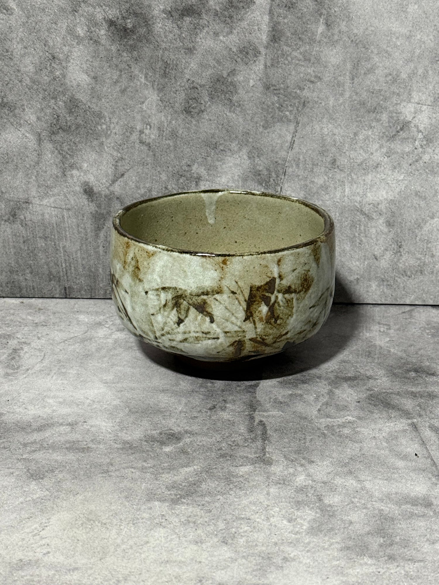 Yumuki Kinone Gray Mino-yaki Chawan - Japanese Matcha Bowl