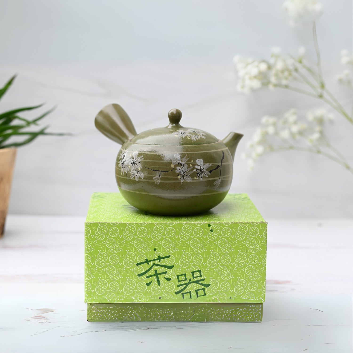 Green Kyusu with Flowers - Japanese Handmade Teapot with Premium Tea Strainer - 12 fl oz/360ml