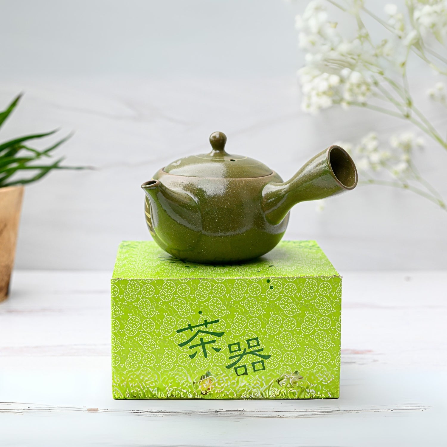 Green Kyusu with Flowers - Japanese Handmade Teapot with Premium Tea Strainer - 12 fl oz/360ml