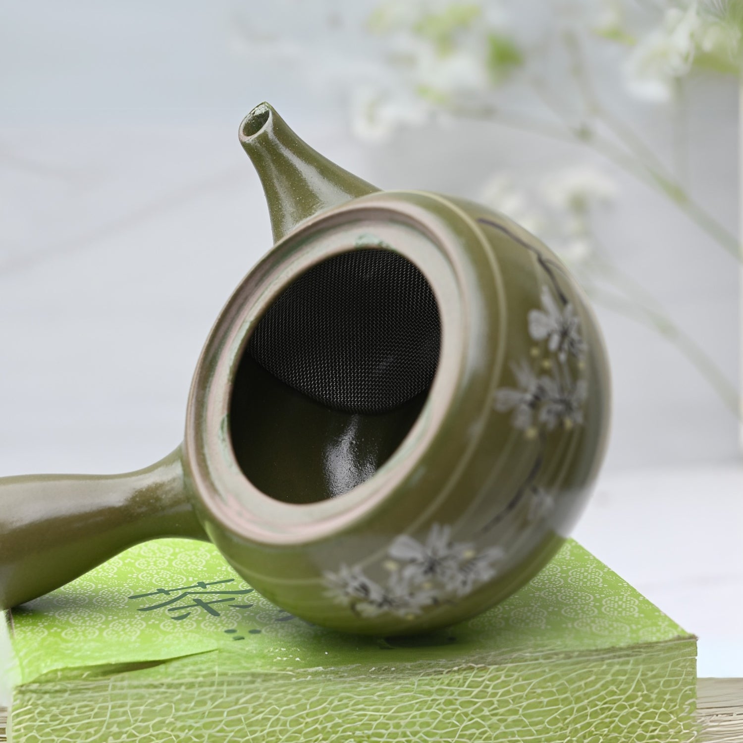 Green Kyusu with Flowers - Japanese Handmade Teapot with Premium Tea Strainer - 12 fl oz/360ml