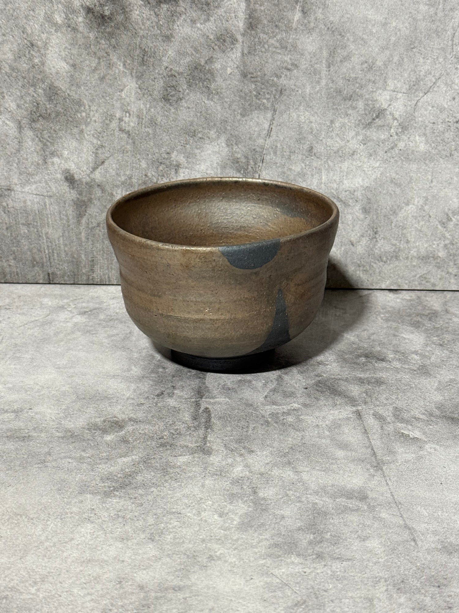 Karakane Rustic Brown Shigaraki-yaki Chawan - Japanese Matcha Bowl