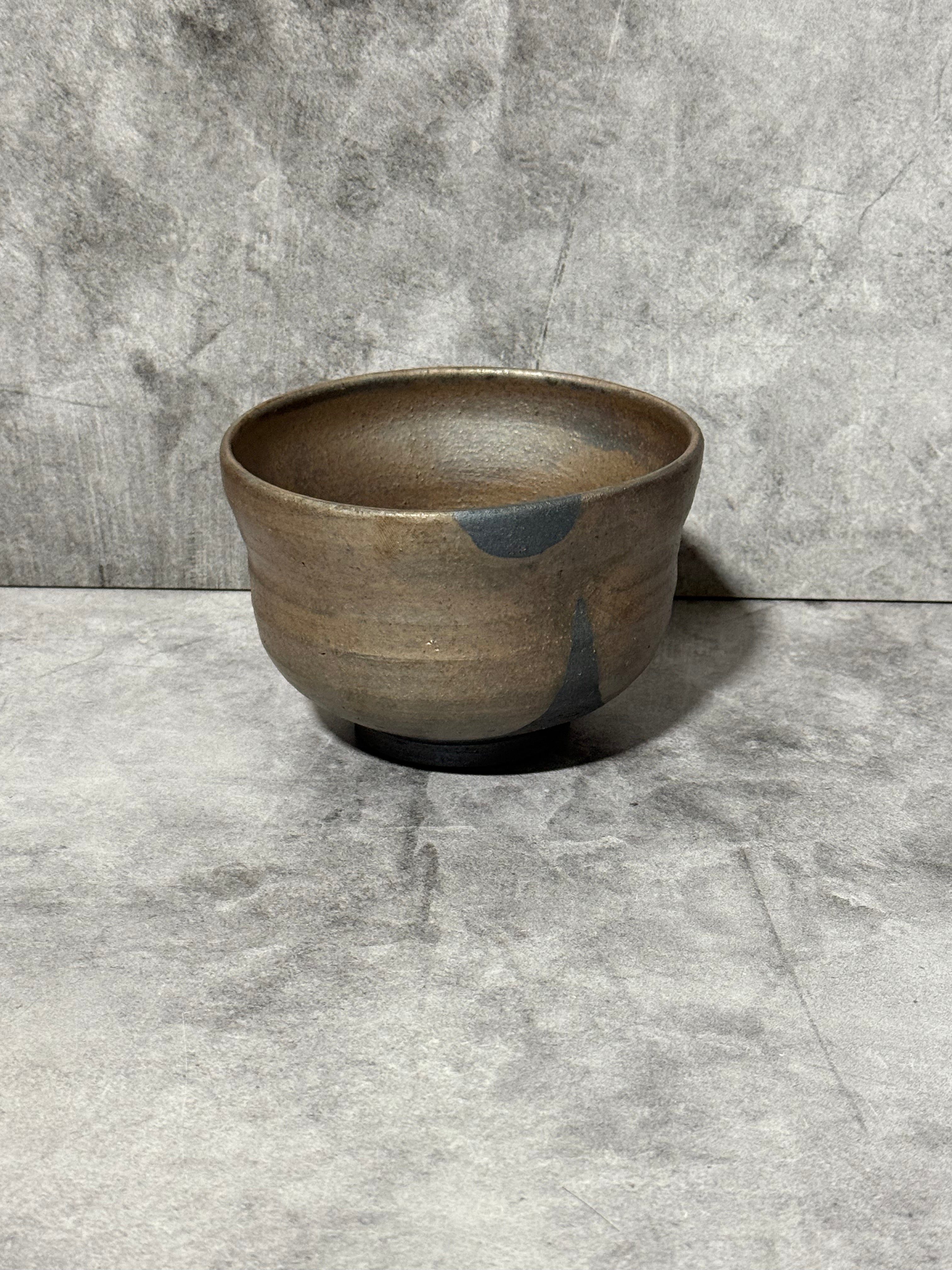 Karakane Rustic Brown Shigaraki-yaki Chawan - Japanese Matcha Bowl