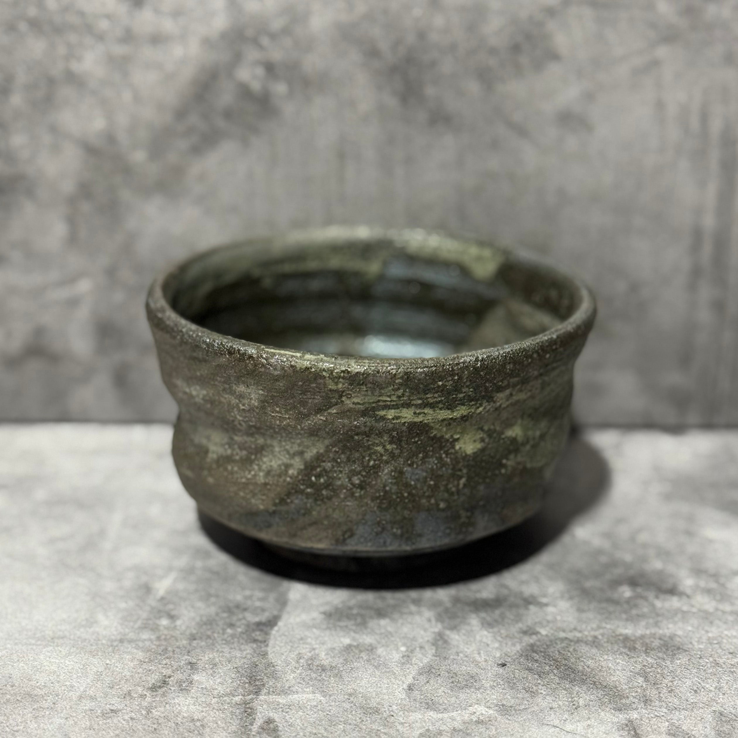 Hakeme Rustic Brown Shigaraki-yaki Chawan - Japanese Matcha Bowl